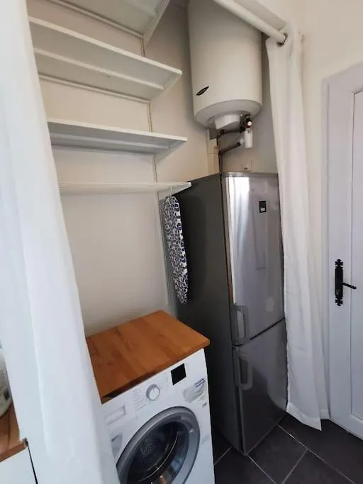 Logement Independant Renove Tres Belle Terrasse Vue Mer Port Et Marseille Villa 0*,