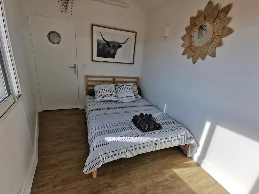 Logement Independant Renove Tres Belle Terrasse Vue Mer Port Et Marseille Villa 0*,  France