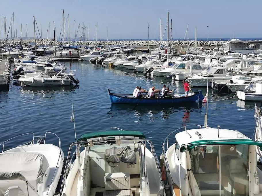 Holiday home Logement Independant Renove Tres Belle Terrasse Vue Mer Port Et Marseille Villa